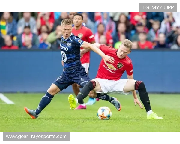 足球球星在比赛中的关键作用与团队协作对胜负的决定性影响分析